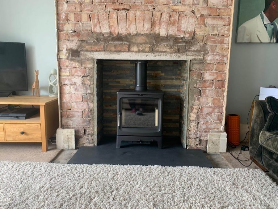 Brick living room fireplace with a T-shaped made-to-measure slate hearth