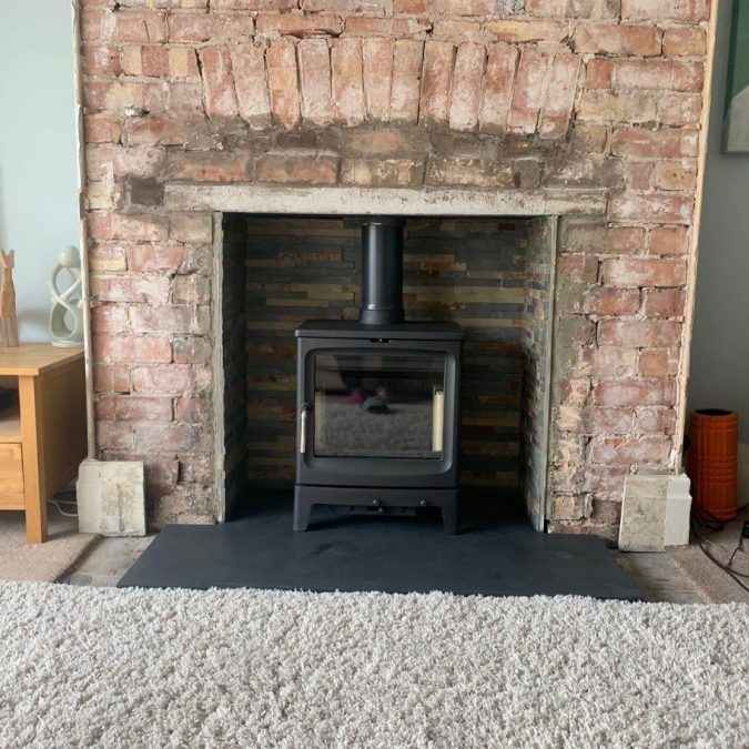 Brick living room fireplace with a T-shaped made-to-measure slate hearth